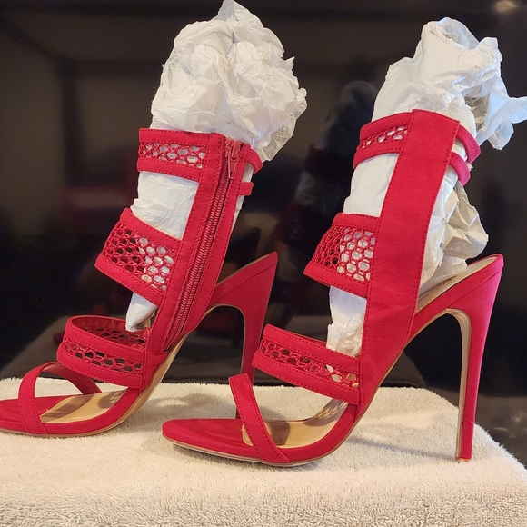 Heels - Picture 4 of 6